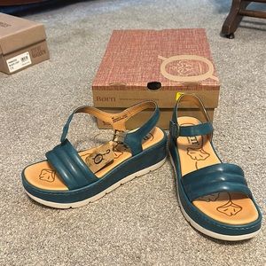 NWT born platform sandal